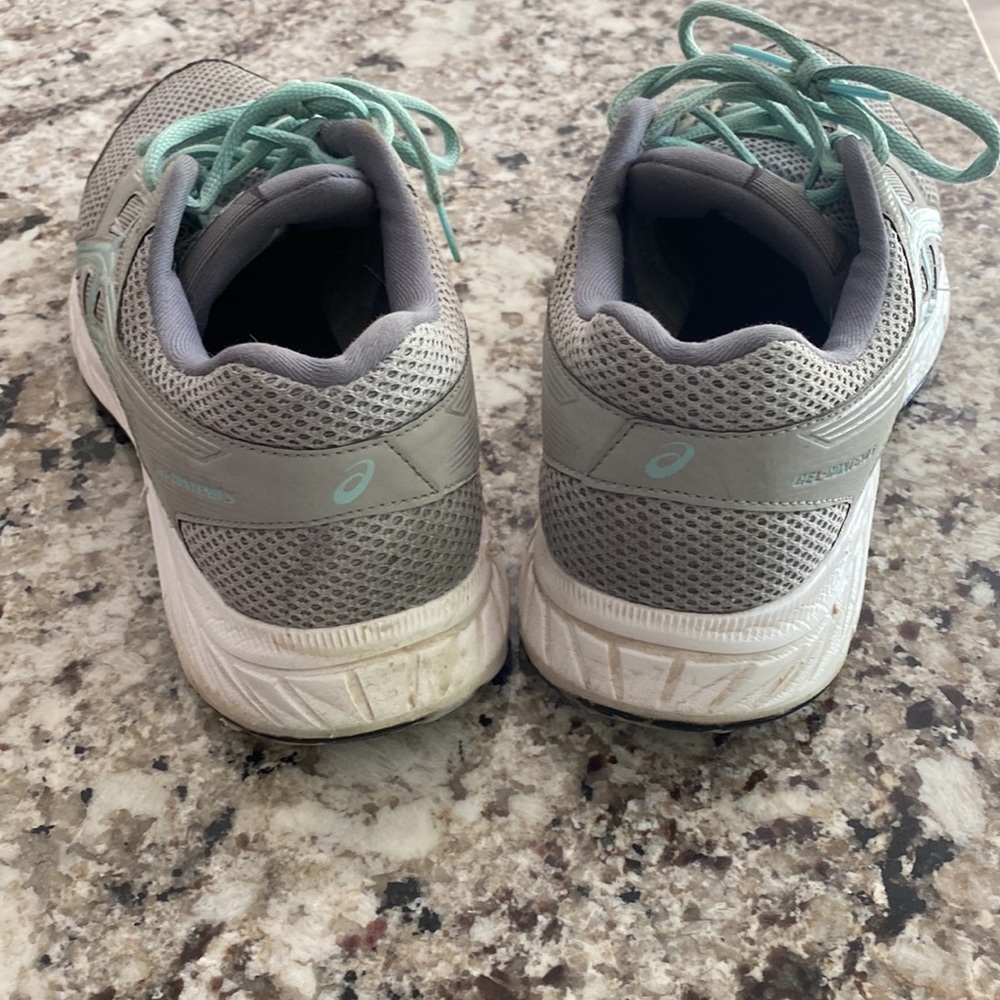 ASICS - Picture 3 of 4